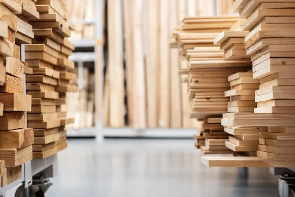 Stapel von Holzbrettern